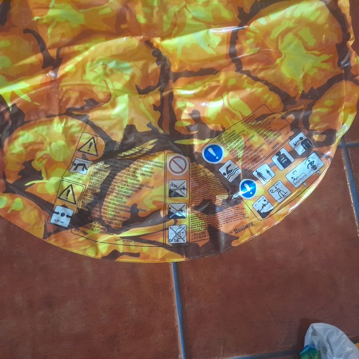 Bóias _piscina (2x redes de água + 1x ananás + set de  bóias para copos)
