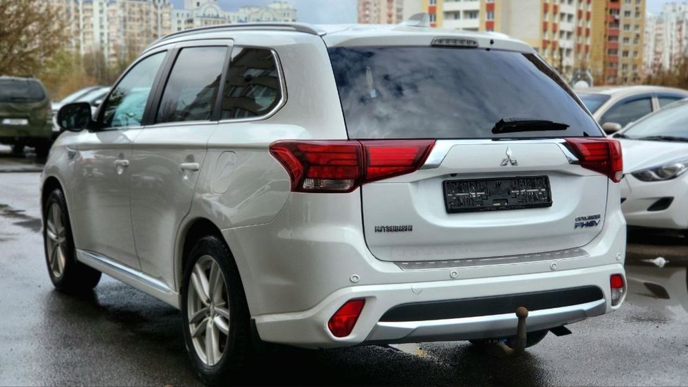 Mitsubishi Outlander PHEV 2.0 4WD 2016p