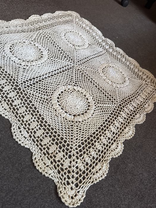 Obrus szydełkowy ręcznie robione do kolekcji