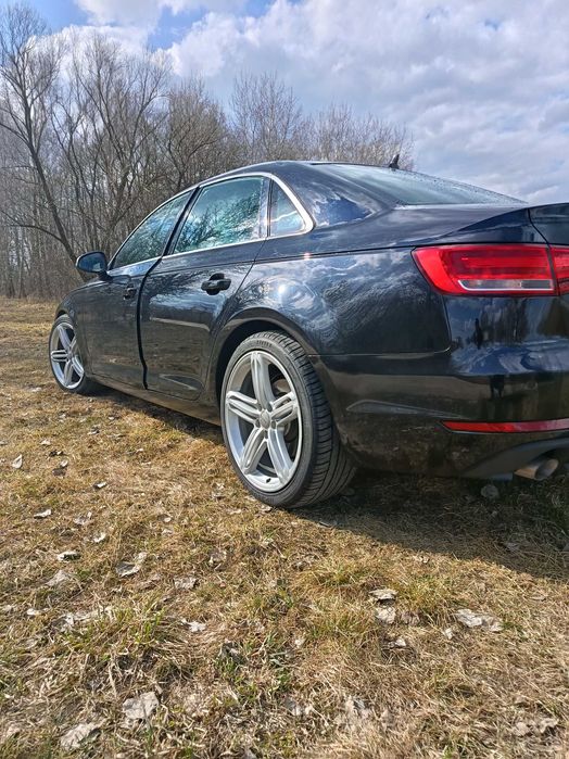 Audi A4 B9 2017 rok .
