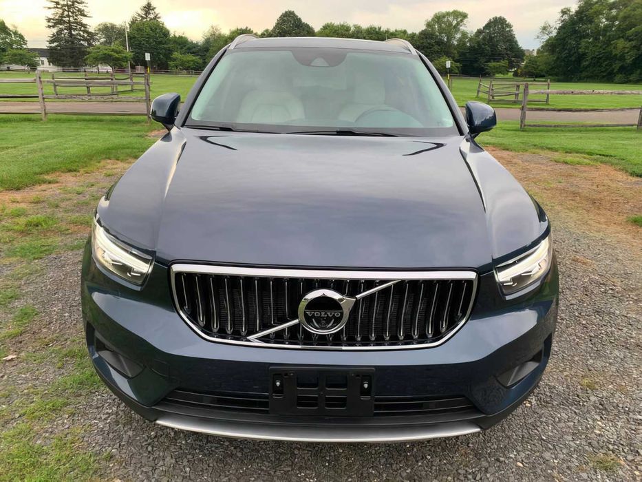 Volvo XC40      2022