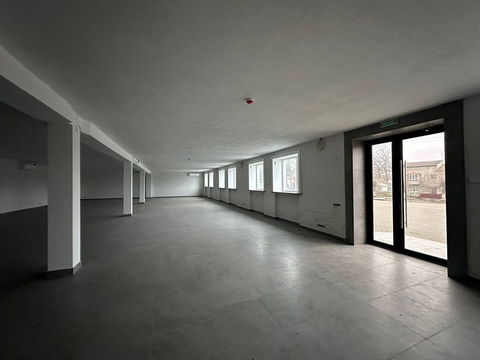 Оренда фасадного комерційного приміщення — м. Ківерці, вул. Шевченка 2