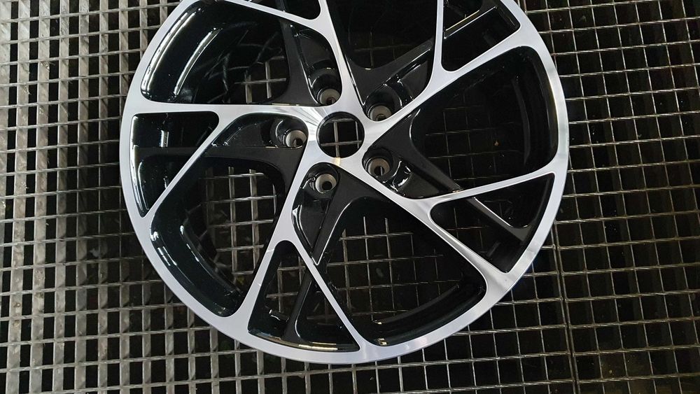 FELGA ALU  RENAULT  5x114,3 8,25x19  ET-65