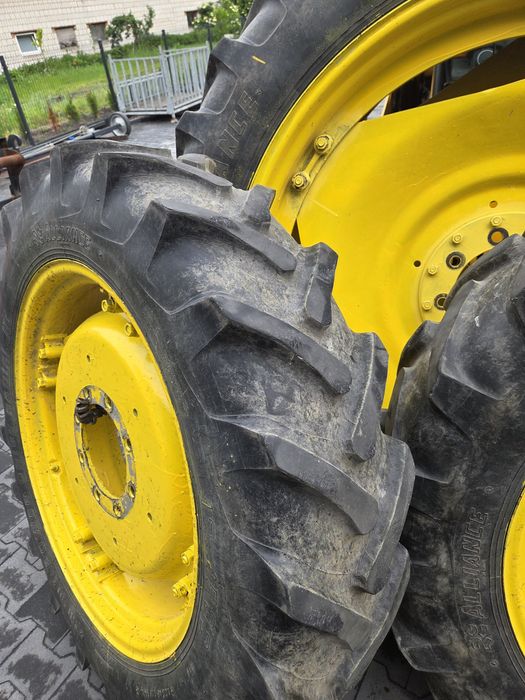 Kola do międzyrzędzi John Deere