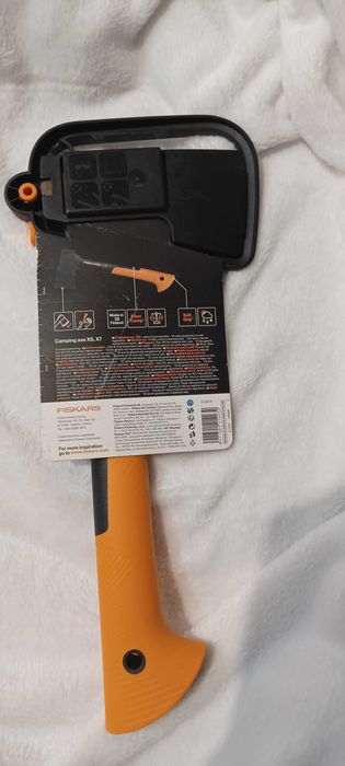 Siekiera fiskars x7