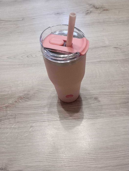 Bidon w kolorze różowym