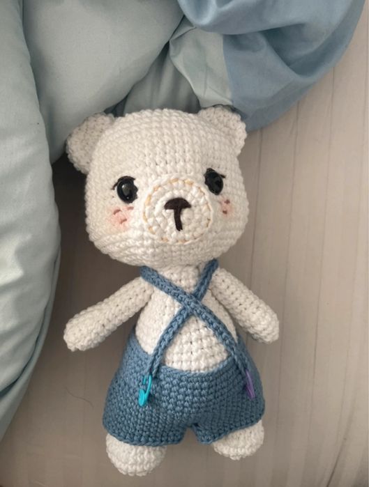 Miś polarny Olo - maskotka wykonana w 100% ręcznie na szydełku