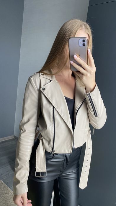 Бежева косуха з еко шкіри, розмір хs