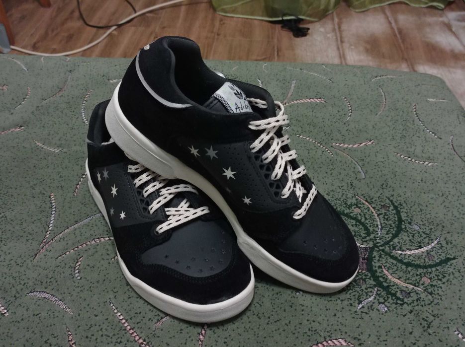 Кроссовки кожаные Adidas оригинал размер-37 по факту стелька- 23,5см