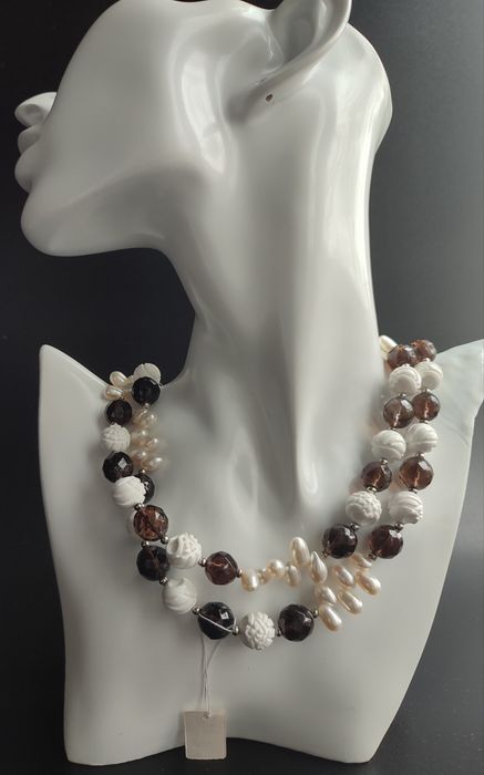 Бусы из жемчуга.