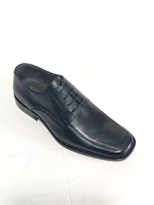 Sapato Homem Couro Preto - Vários tamanhos - Novos