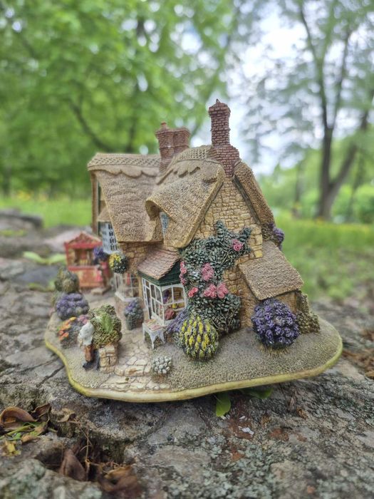 Колекційний будиночок котедж Lilliput Lane Sweets & Treats