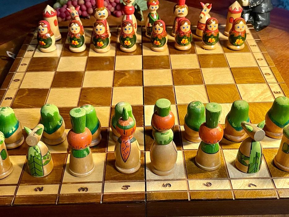 Jogos e tabuleiros de Xadrez antigos e vintage