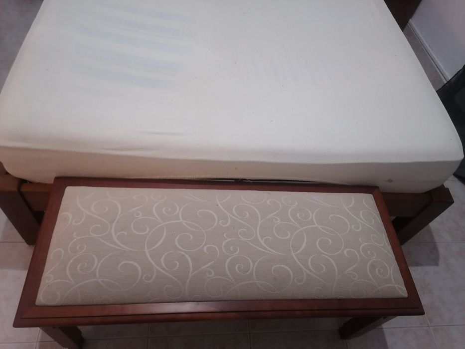 Quarto de casal em cerejeira.