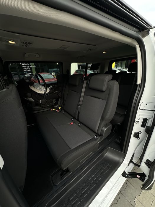 Wynajem nowego 9-osobowego Citroëna Spacetourer z 2024