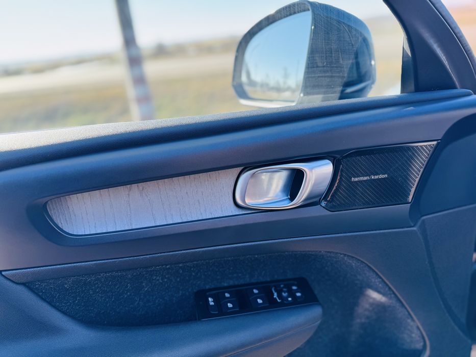 Volvo XC40 1.5PHEV AWD R-Design 2022рік Official