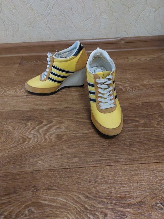 Кросівки adidas яскраві оригінали