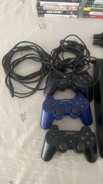 Ps3 com comandos, microfone e varios jogos