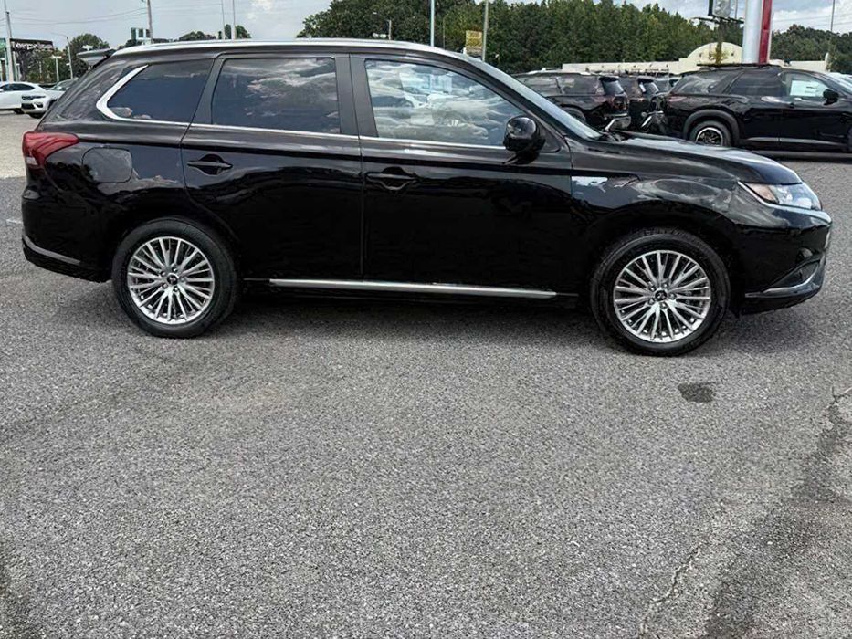 Mitsubishi Outlander Hybrid      2022