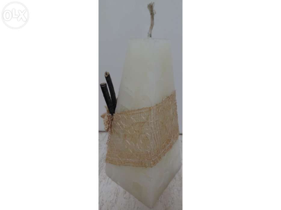 Vela de cera decorativa branca