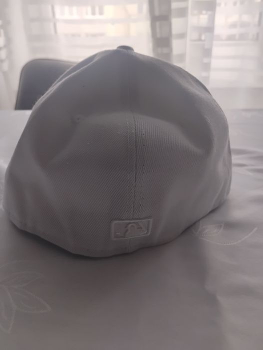 Mam na sprzedaż kolekcję czapek New era