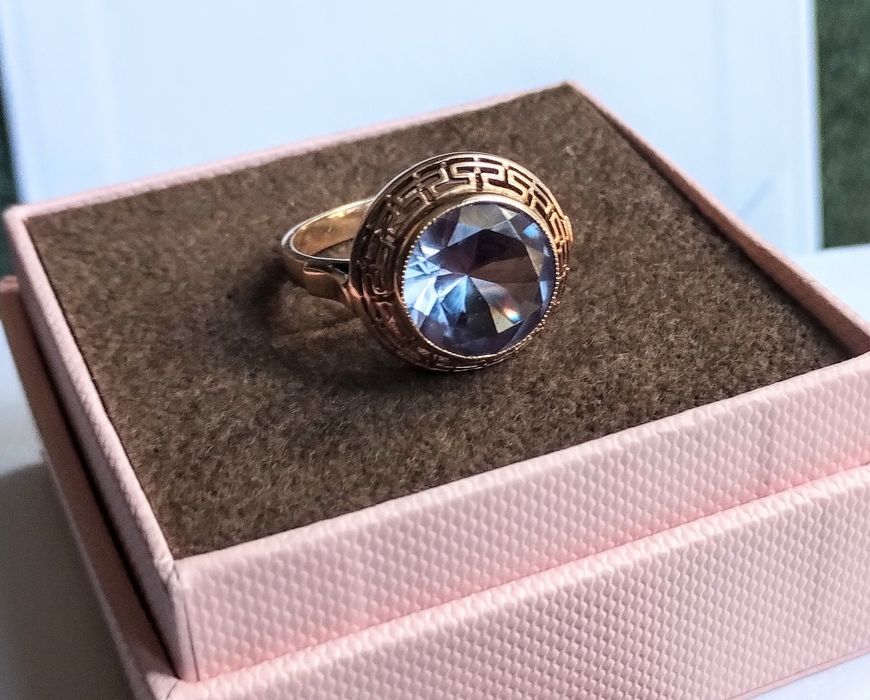 Złoty pierścionek Warmet wzór grecki z aleksandrytem. PRL.