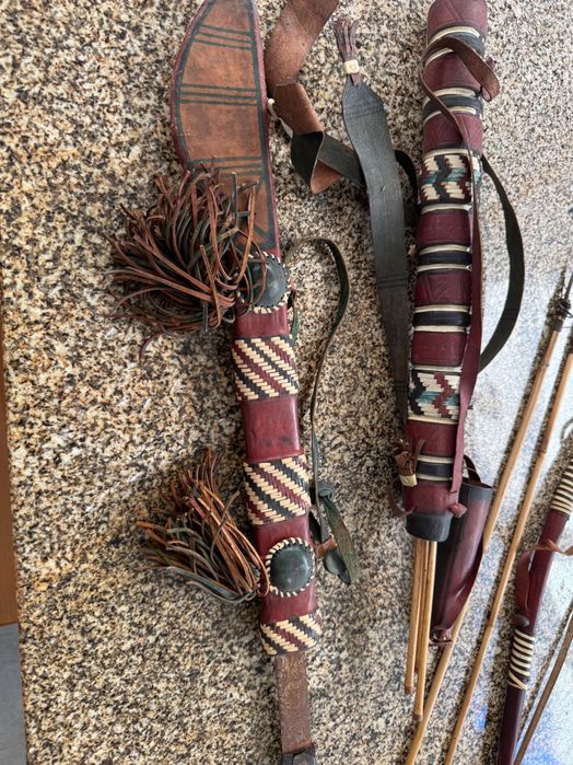 Espada arco feito artesanal de tribo da Tanzania