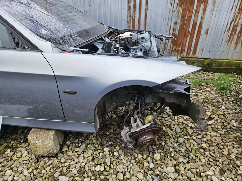 Крило БМВ Е90 Е91 BMW E90 E91 Крилья праве переднє Розборка Шрот