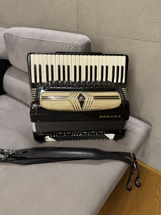 Akordeon kanałowy Hohner 120 bas