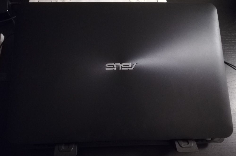 Portátil Asus X555L