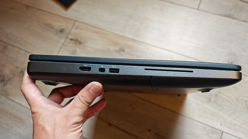 Робоча станція Dell Precision 7710 17.3" i7-6820HQ/16Gb/512Gb/Radeon R9 M375X