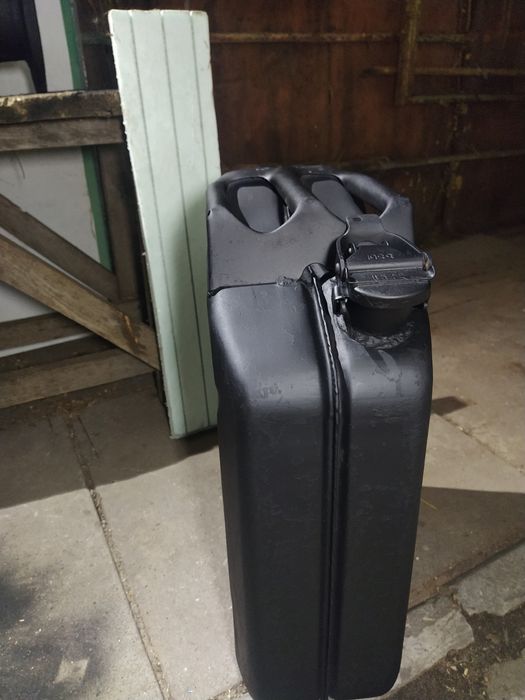 Продам канистры 20л б/у