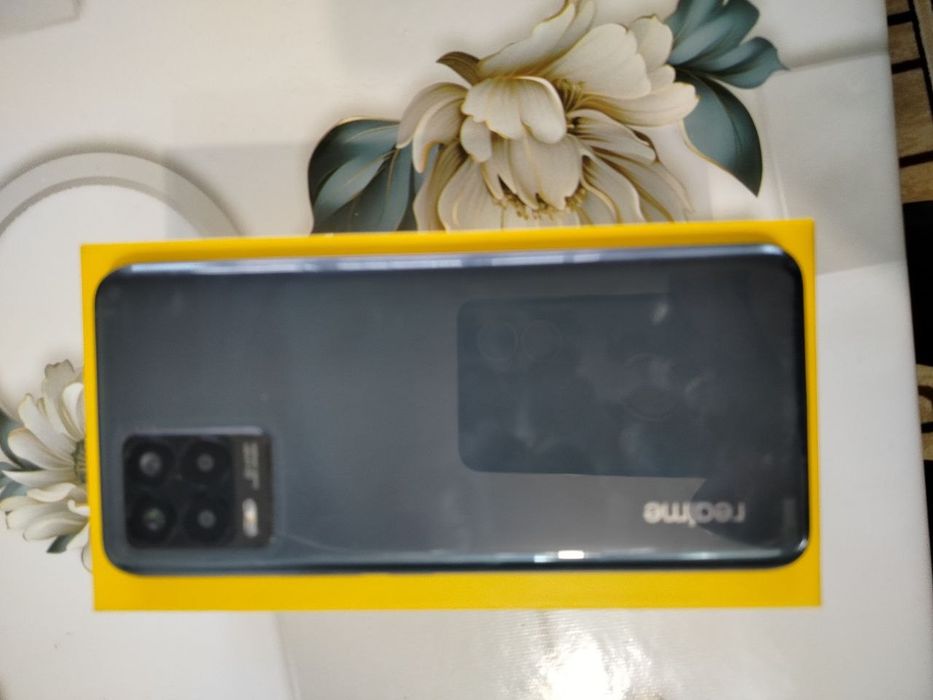 Смартфон Realme 8