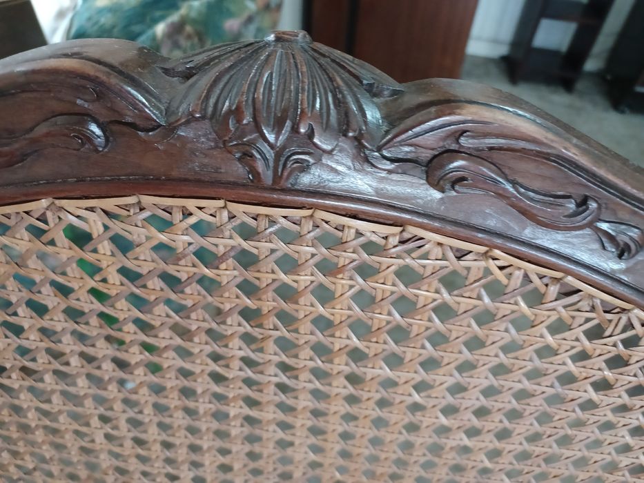 Cadeirão a precisar de restauro