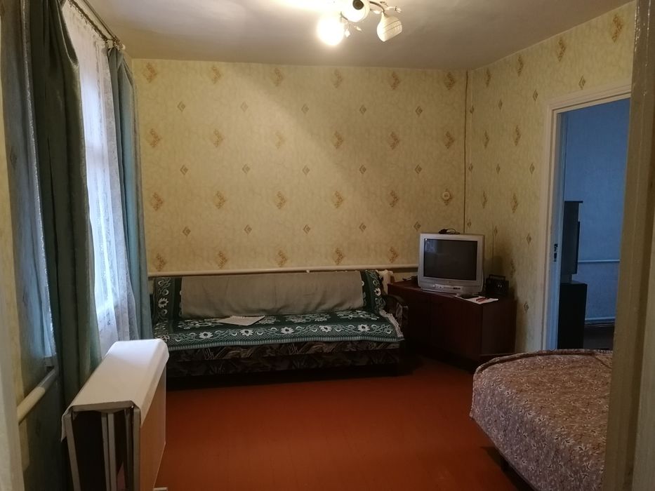 Продається частина будинку в місті