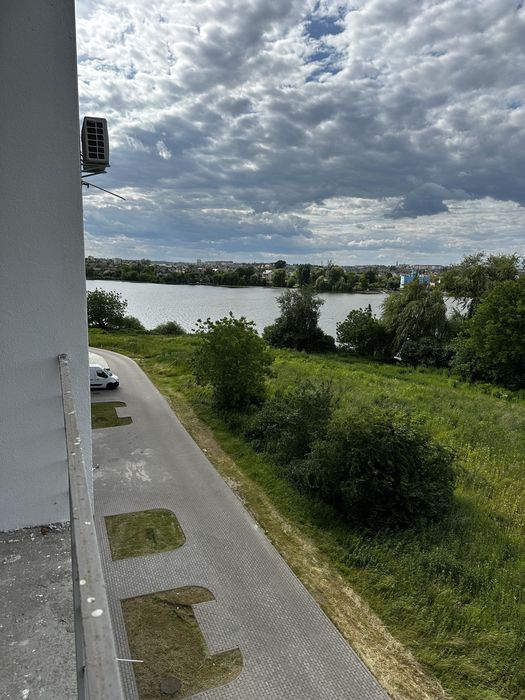 Продаж видової квартири в новобудові з виглядом на озеро