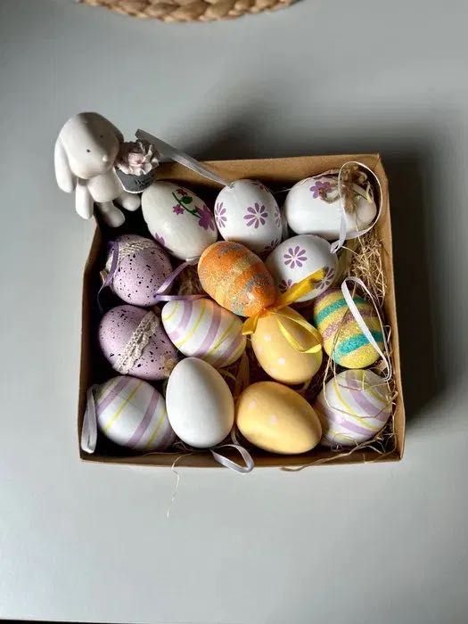 Koszyk wielkanocny (jajka i zajączek)