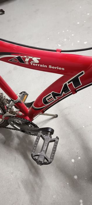 Bicicleta TT  com suspensão à frente