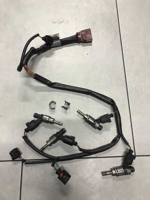 Форсунка Audi A4 B6 B7 \ Audi A6 C6 \ Audi A8 D3 3.2 FSI БЕНЗИН.