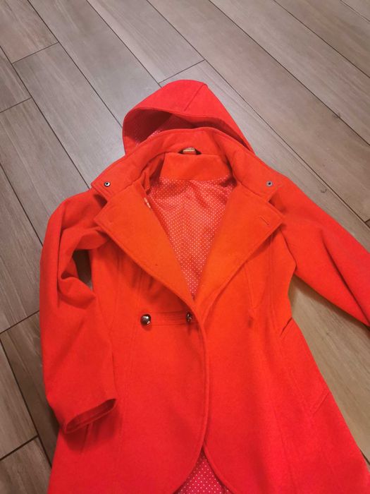 Czerwony płaszczyk 146