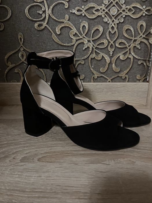 Босоніжки 38р натуральний замш