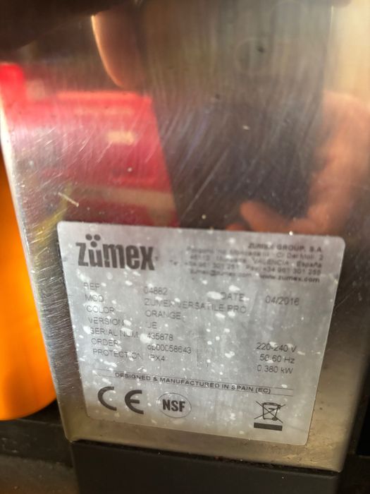 MÁQUINA DE SUMOS PROFISSIONAL ZUMEX VERSATILE PRO