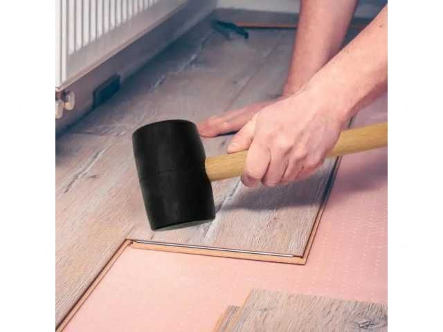 Młotek gumowy z drewnianą rączką