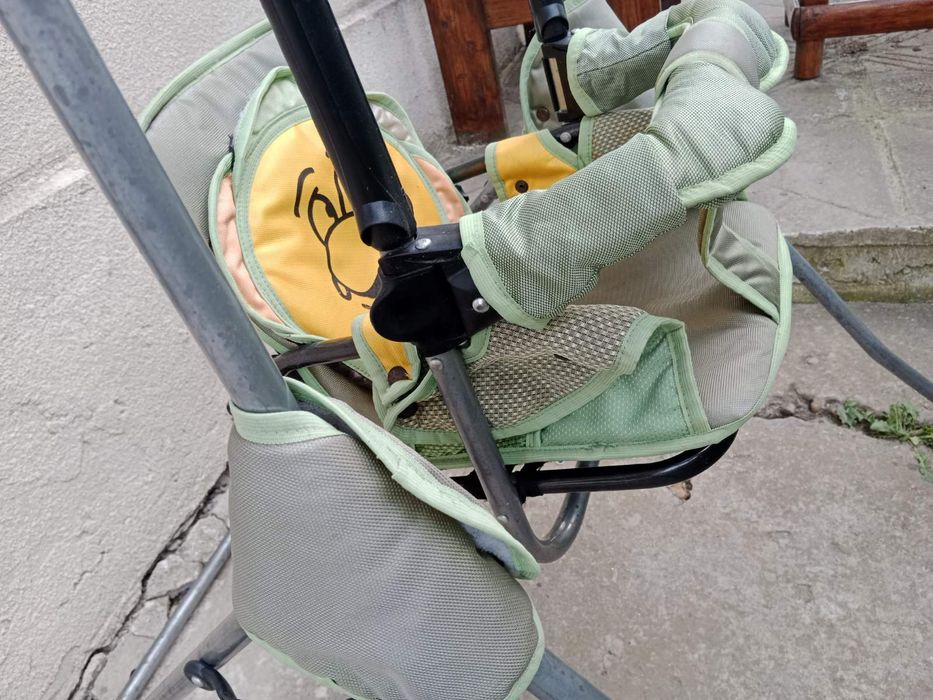 Дитяча гойдалка .