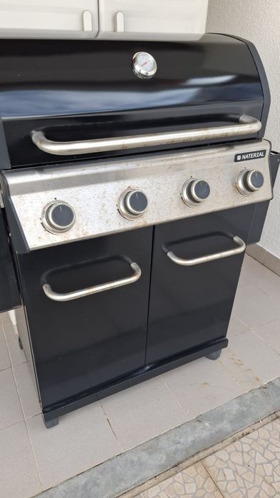 BBQ / barbecue a gás Naterial - 3 pontos de grelha e 1 chapa