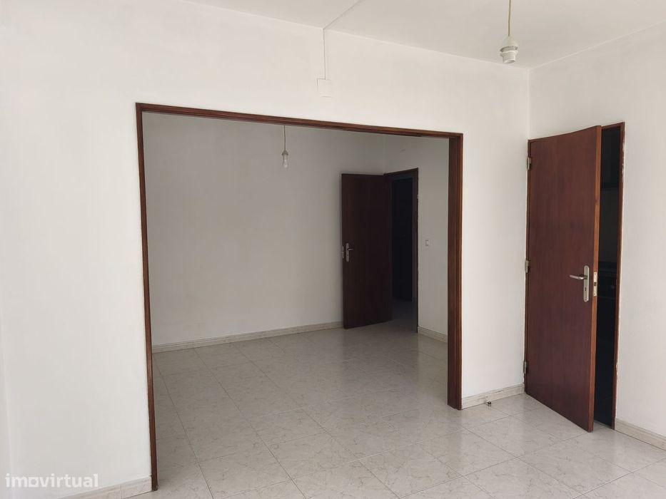 T3 Linda-a-Velha, Bem localizado,Junto à saída da A5 e VivaGym Ginásio
