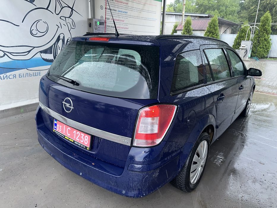 Opel Astra 2010 1.6 AKPP