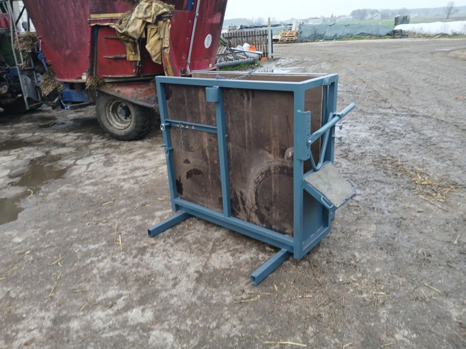 Klatka,poskrom do dekornizacji wypalania rogòw u cieląt