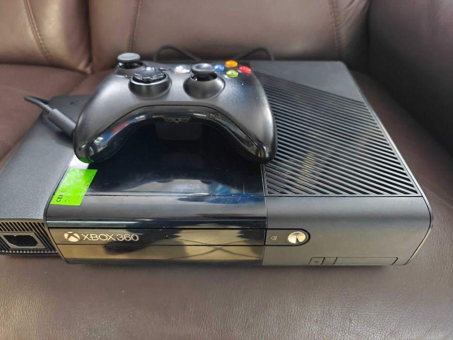 konsola Xbox 360 E 500GB zestaw po czyszczeniu