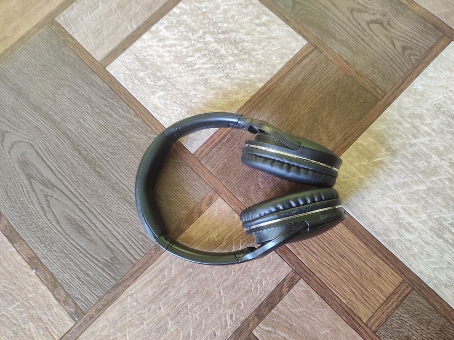 Продам навушники baseus